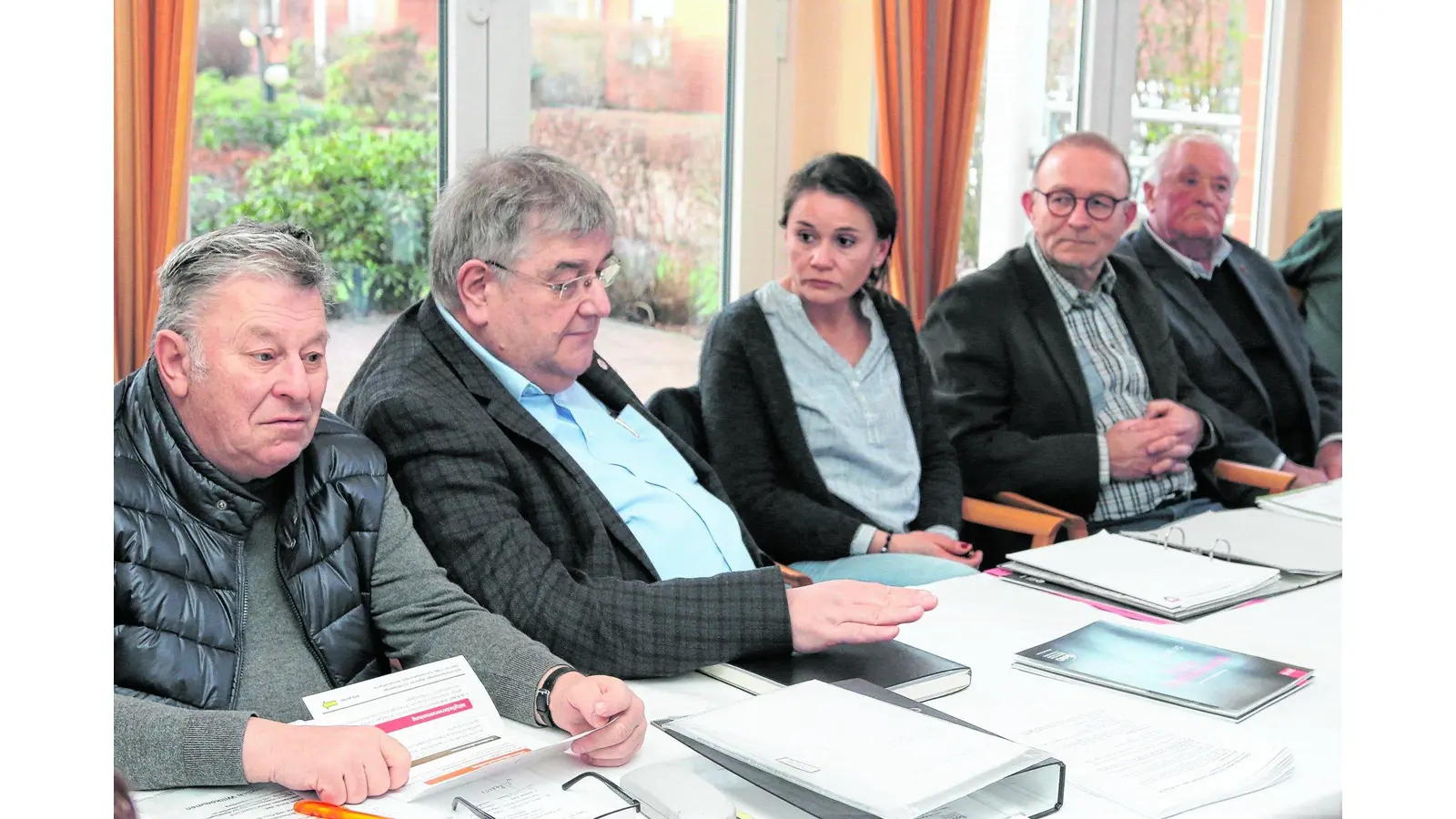 Die Diskussionsrunde wünscht sich einen Anrufbus für gute Krankenhaus-Anbindung (Foto: bb)