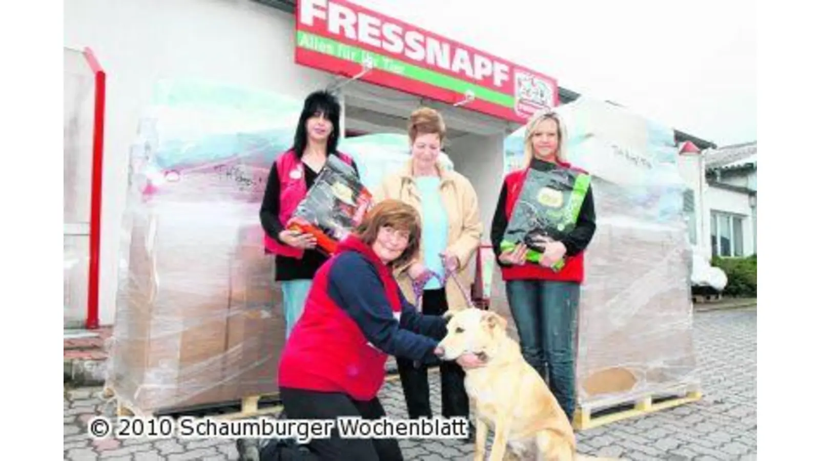 Drei Paletten Futter für das Tierheim (Foto: bb)