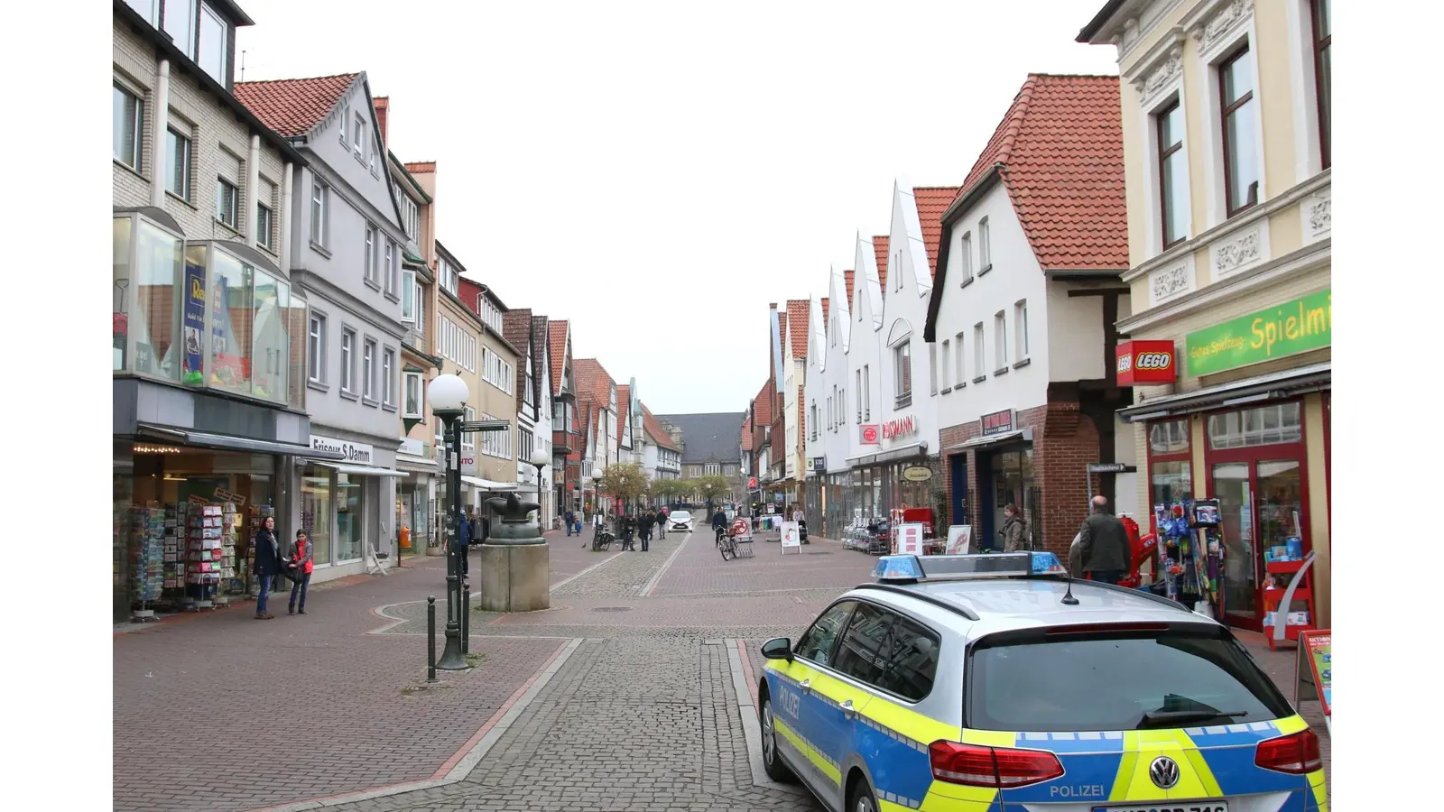 Die Polizei Stadthagen setzte auf verstärkte Streifen und Präsenz in der Innenstadt, dies wirkt sich auch in der Kriminalstatistik 2023 aus.<br> (Foto: Borchers, Bastian [bb] (bbborchers@arcor.de, borchers))