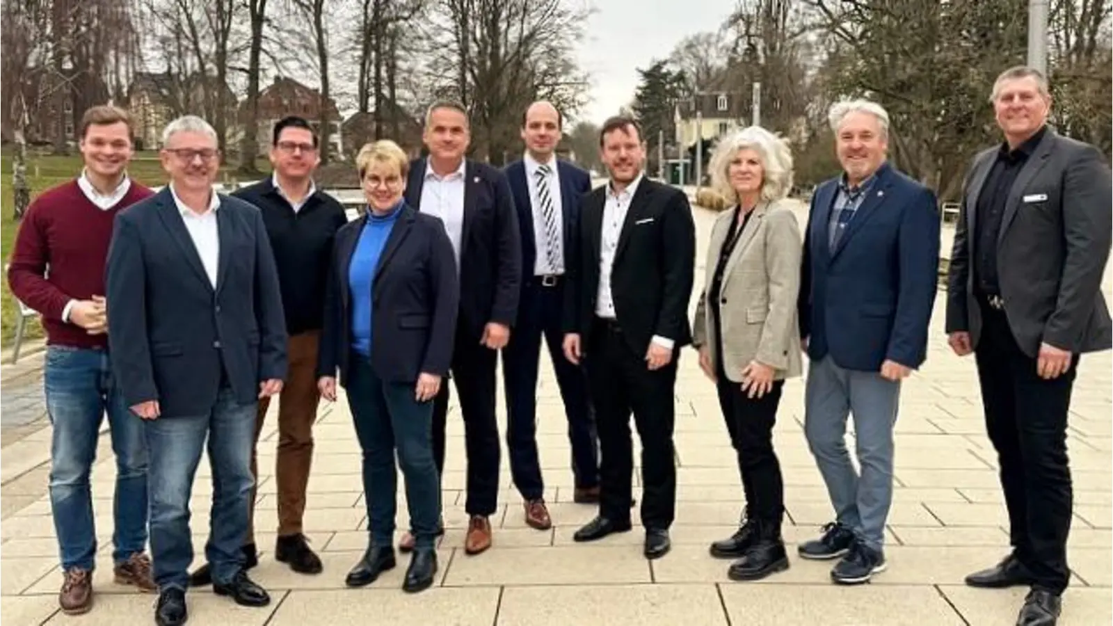Vertreter der zehn Kommunen rufen zur Unterschrift der Petition auf. (Foto: Samtgemeinde Nenndorf)