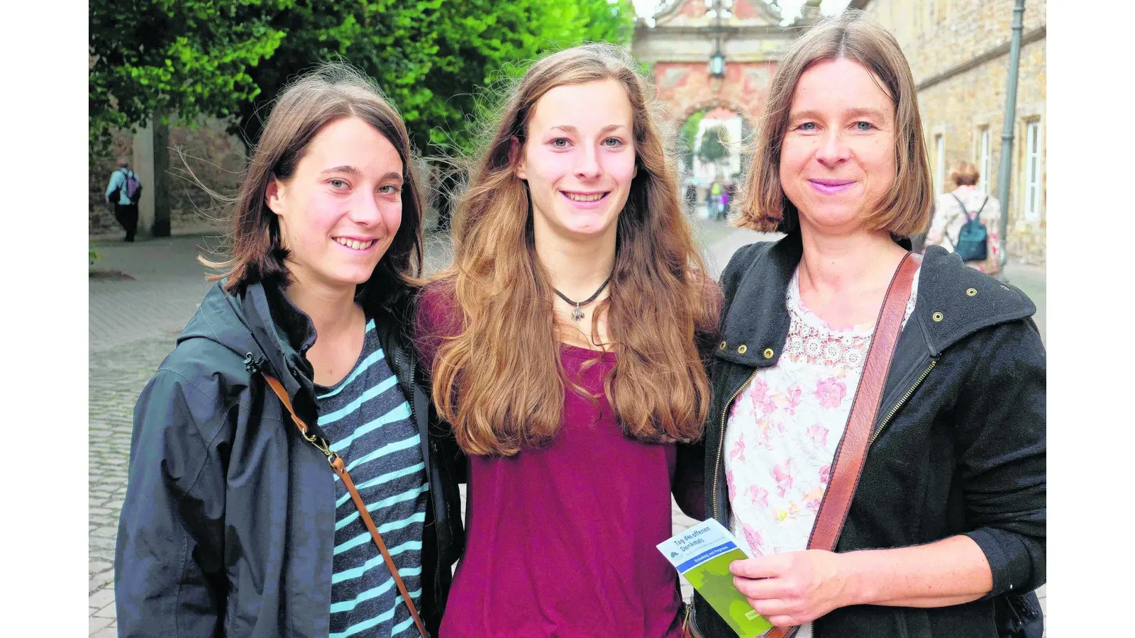Anstehen für die Inselführung (Foto: wa)