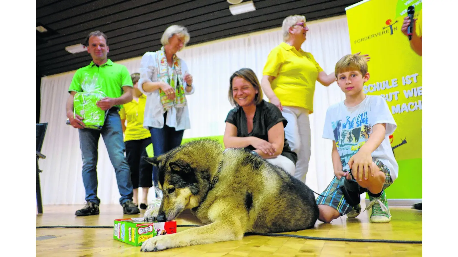 Hund Loba hält die Gemeinschaft zusammen (Foto: tr)