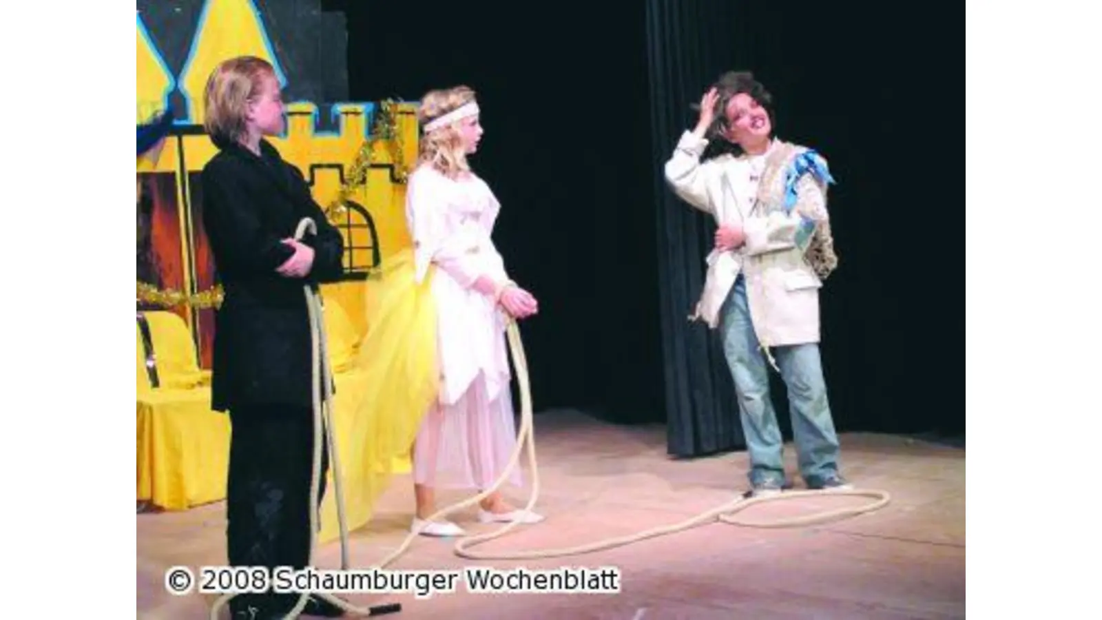Zwei Gesichter von Rotkäppchen (Foto: pd)