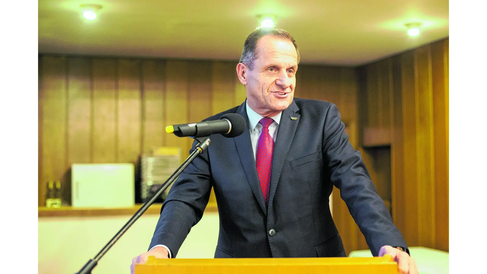 DOSB-Präsident hält eine sportliche Festrede für die Bürgerstiftung Schaumburg (Foto: red)