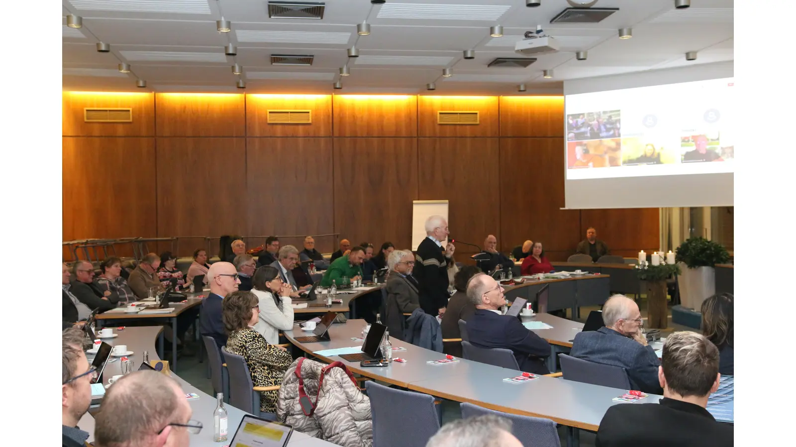 Im Rahmen der Haushaltsberatungen im Kreistag, sind auch die Kosten der Betreuung von Mädchen und Jungen in den Kitas Thema.  (Foto: bb)