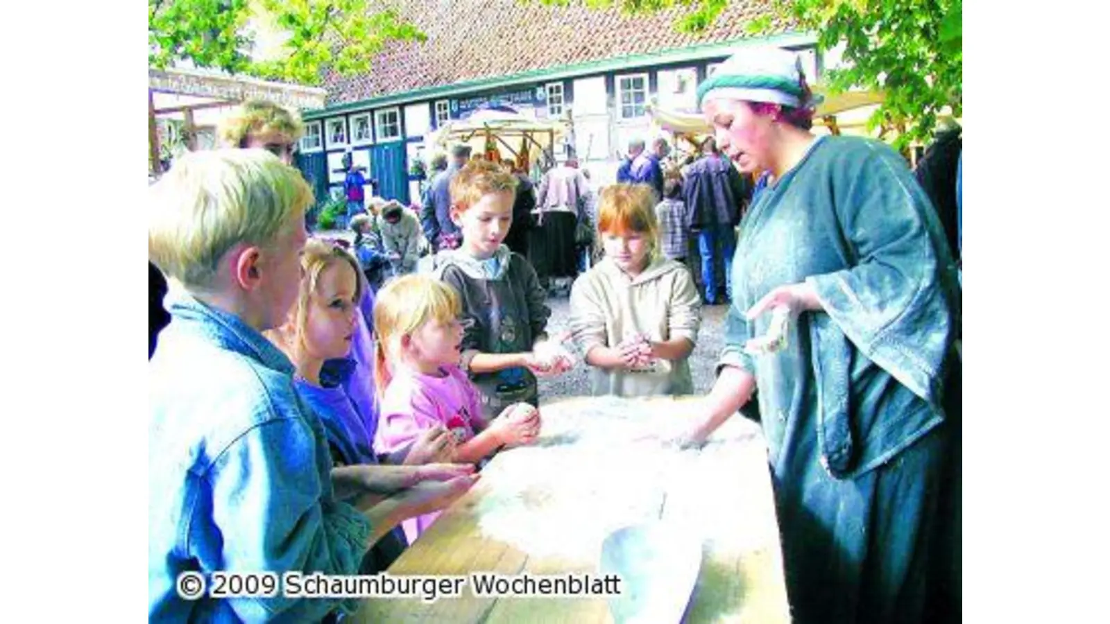 Markt lockt die Besucher auf die Schaumburg (Foto: km)