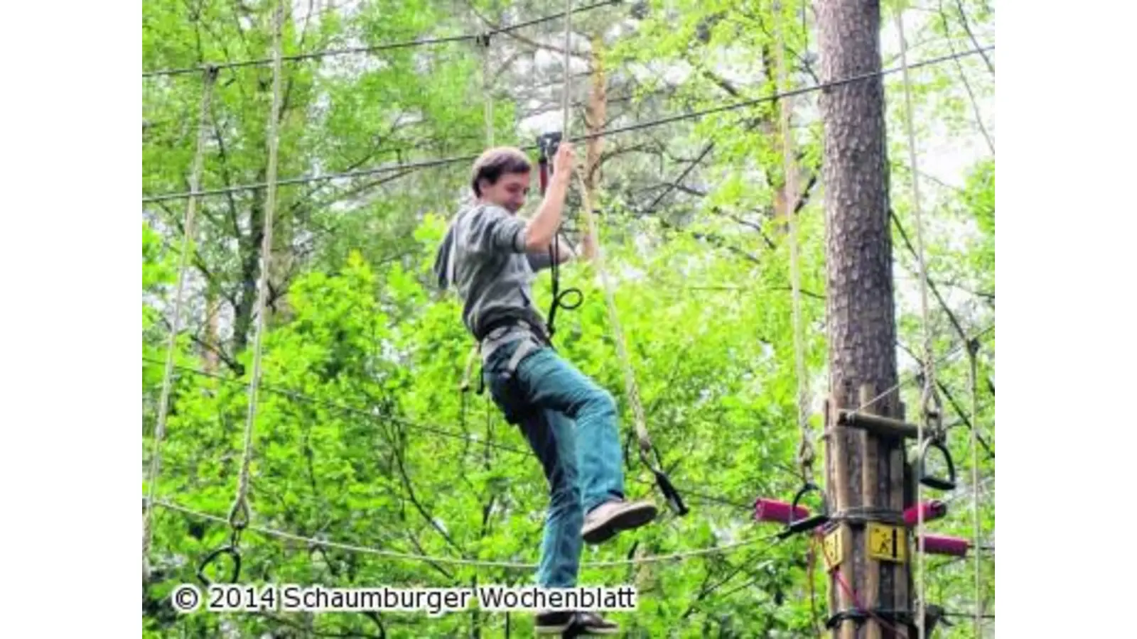 Feuerwehrleute in luftiger Höhe (Foto: us)