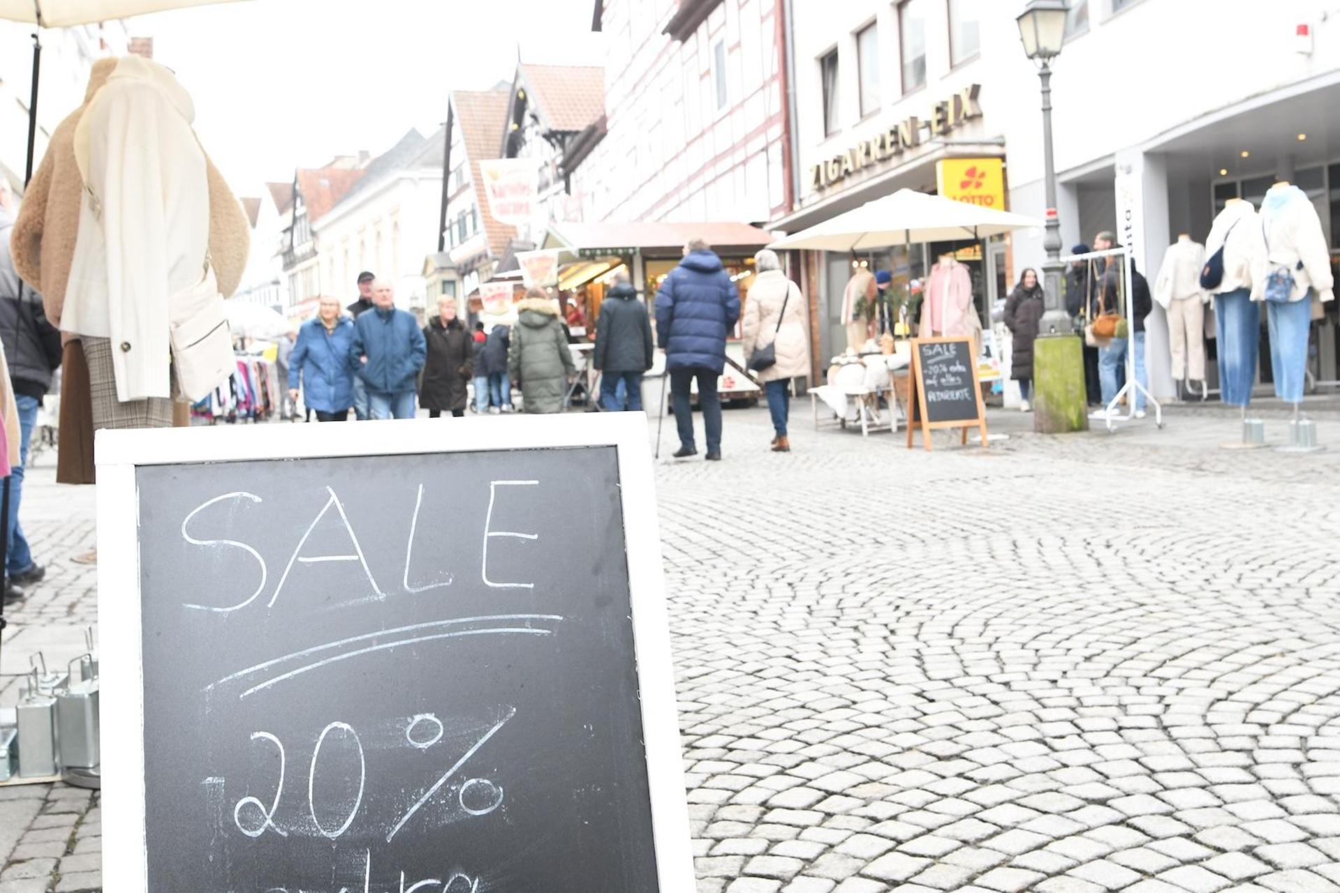 Foodtrucks beim verkaufsoffenen Sonntag im Februar 2026. Schon kurz vor der Ladenöffnung ab 13 Uhr war gut was los in der Innenstadt. (Foto: nd)