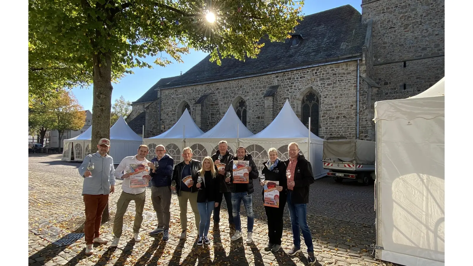 Vom 2. bis 5. Oktober steht der Kirchplatz auf seiner Nordseite ganz im Zeichen des Weinfestes, bei dem wieder Rintelner Gastronomen für köstliche Leckereien und gute Weine sorgen werden.  (Foto: ste)