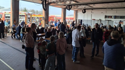 Ein Foto „Angrillen” aus dem Jahr 2025: Eine gut besuchte Veranstaltung erhofft sich die Feuerwehr auch in diesem Jahr. (Foto: Archiv ds)