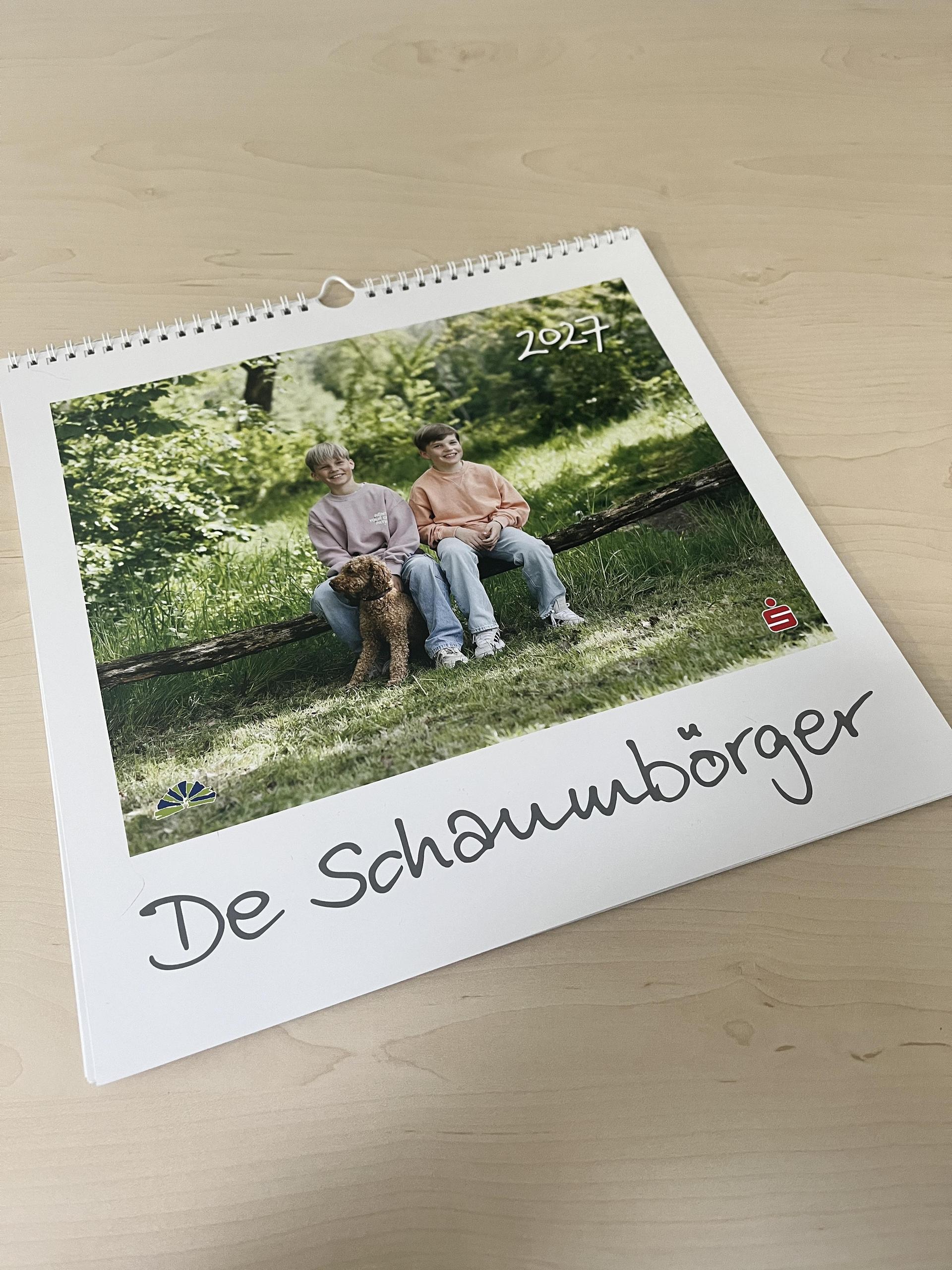Das Titelbild zeigt traditionell junge Schaumburger. (Foto: nd)