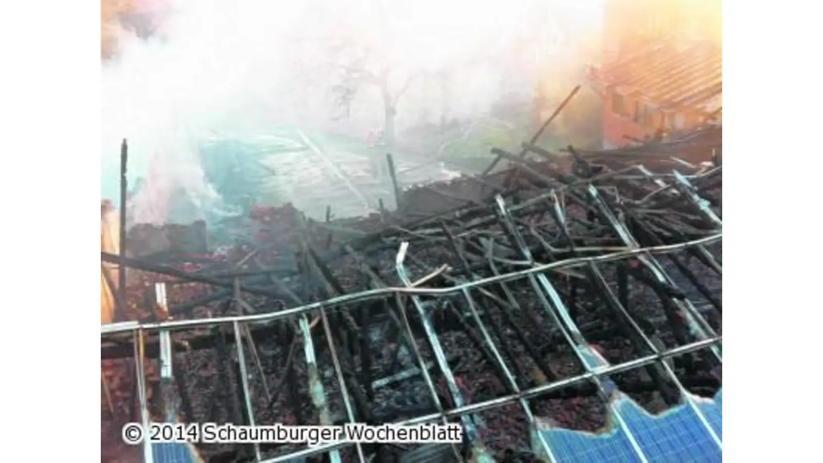 Großbrand zerstört einen Landwirtschaftsbetrieb (Foto: tr)