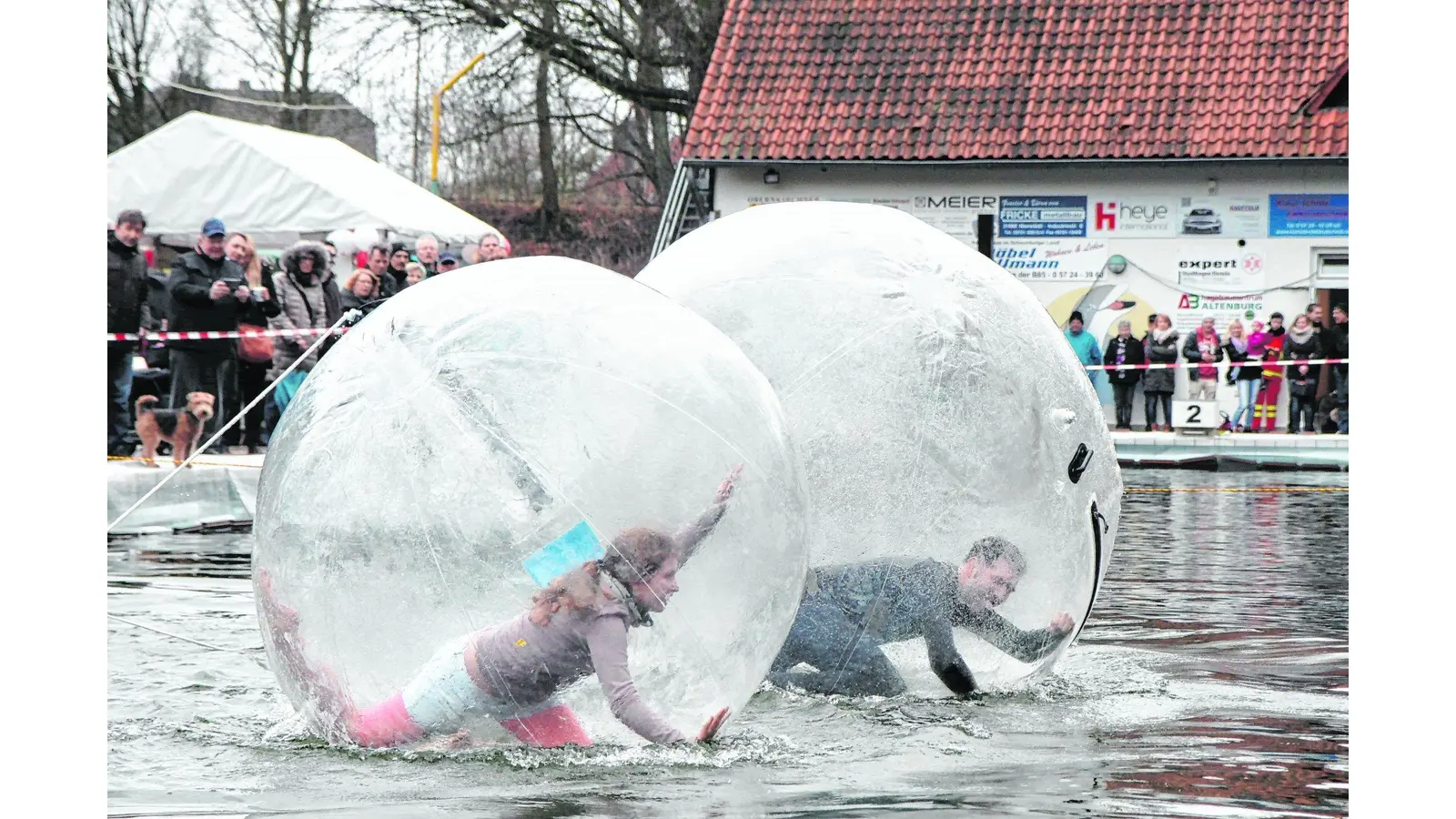 Eher Paddeln oder Planschen als Schlittern (Foto: bb)