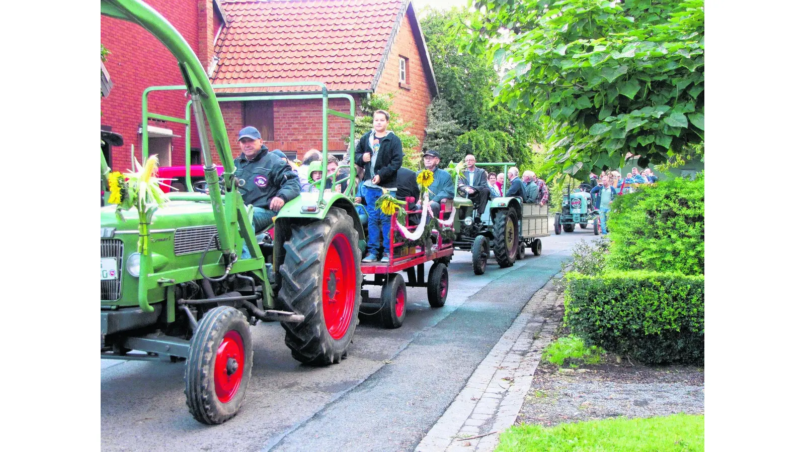 Volles Festzelt beim Erntefest (Foto: red)