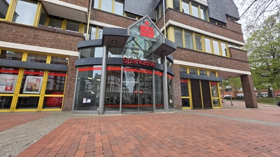 Seit dem Jahreswechsel umfirmiert: Die Filiale der ehemaligen Stadtsparkasse Wunstorf. (Foto: tau)