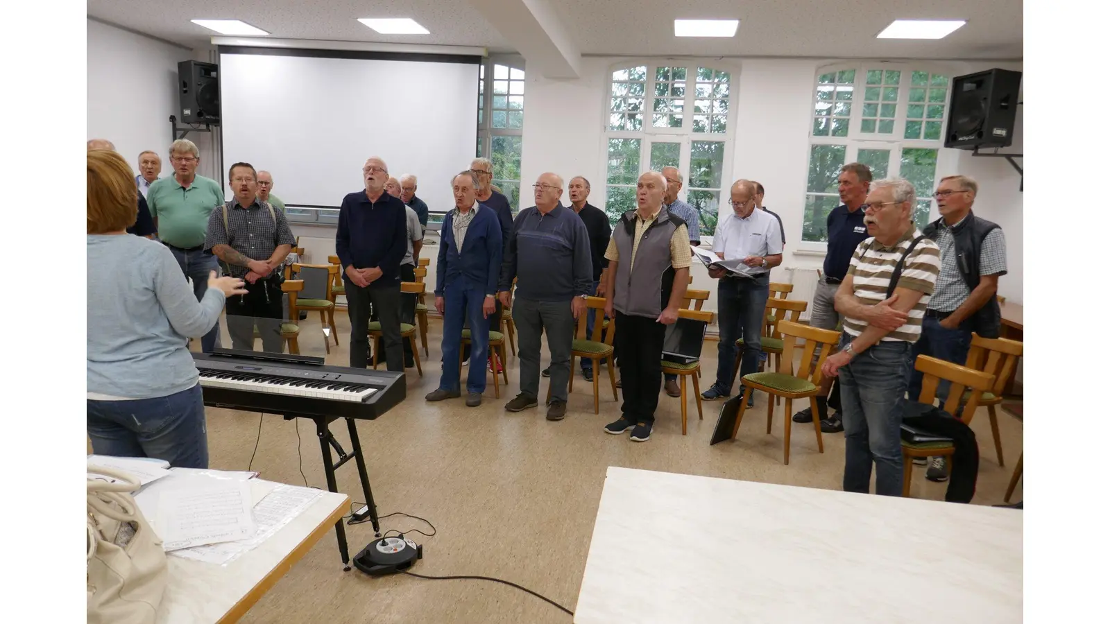 Herbert Notholz singt noch mit 90 Jahren leidenschaftlich gerne (Foto: red)