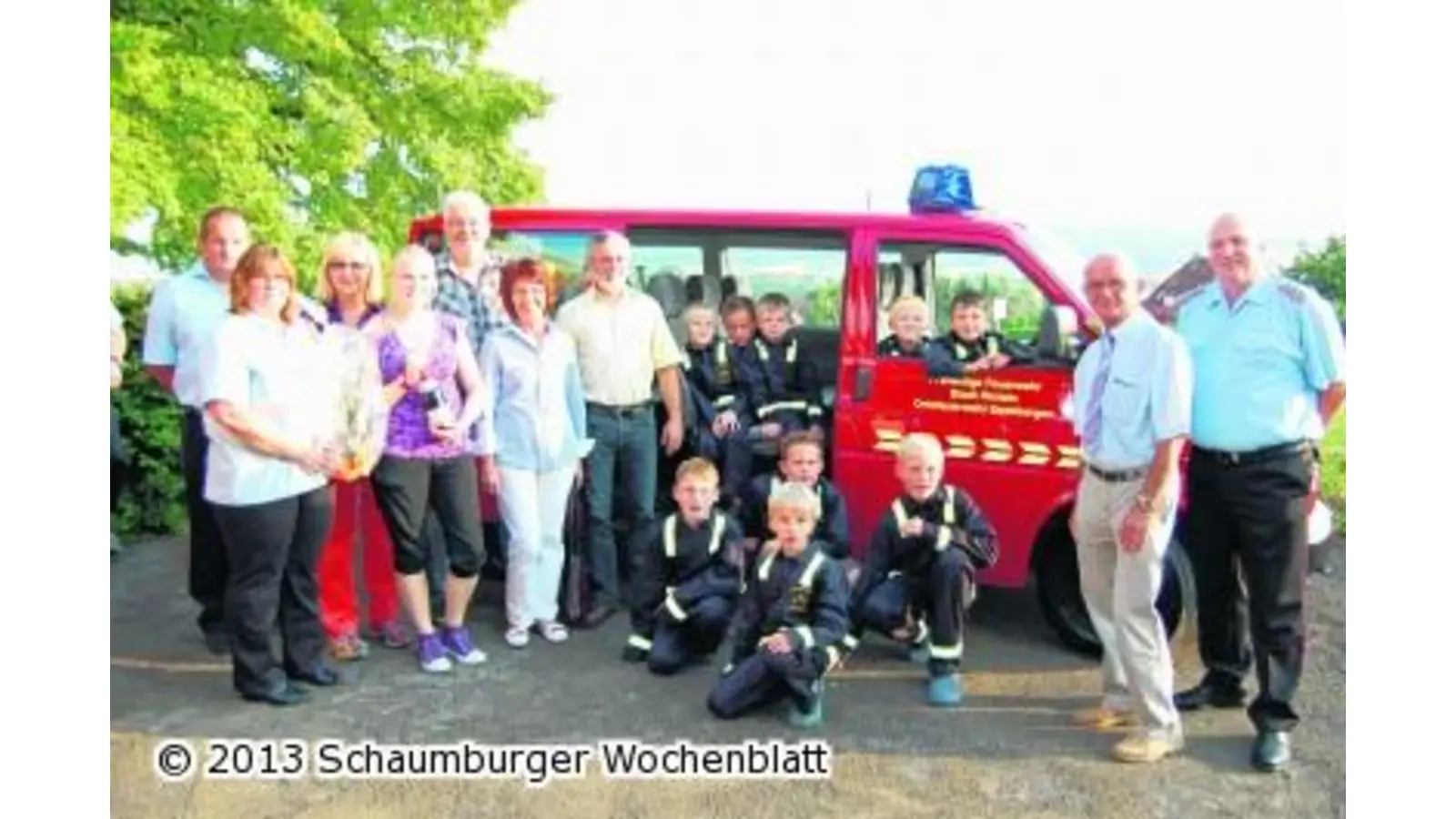 Feierstunde für neuen Transportwagen und Outfit (Foto: ste)