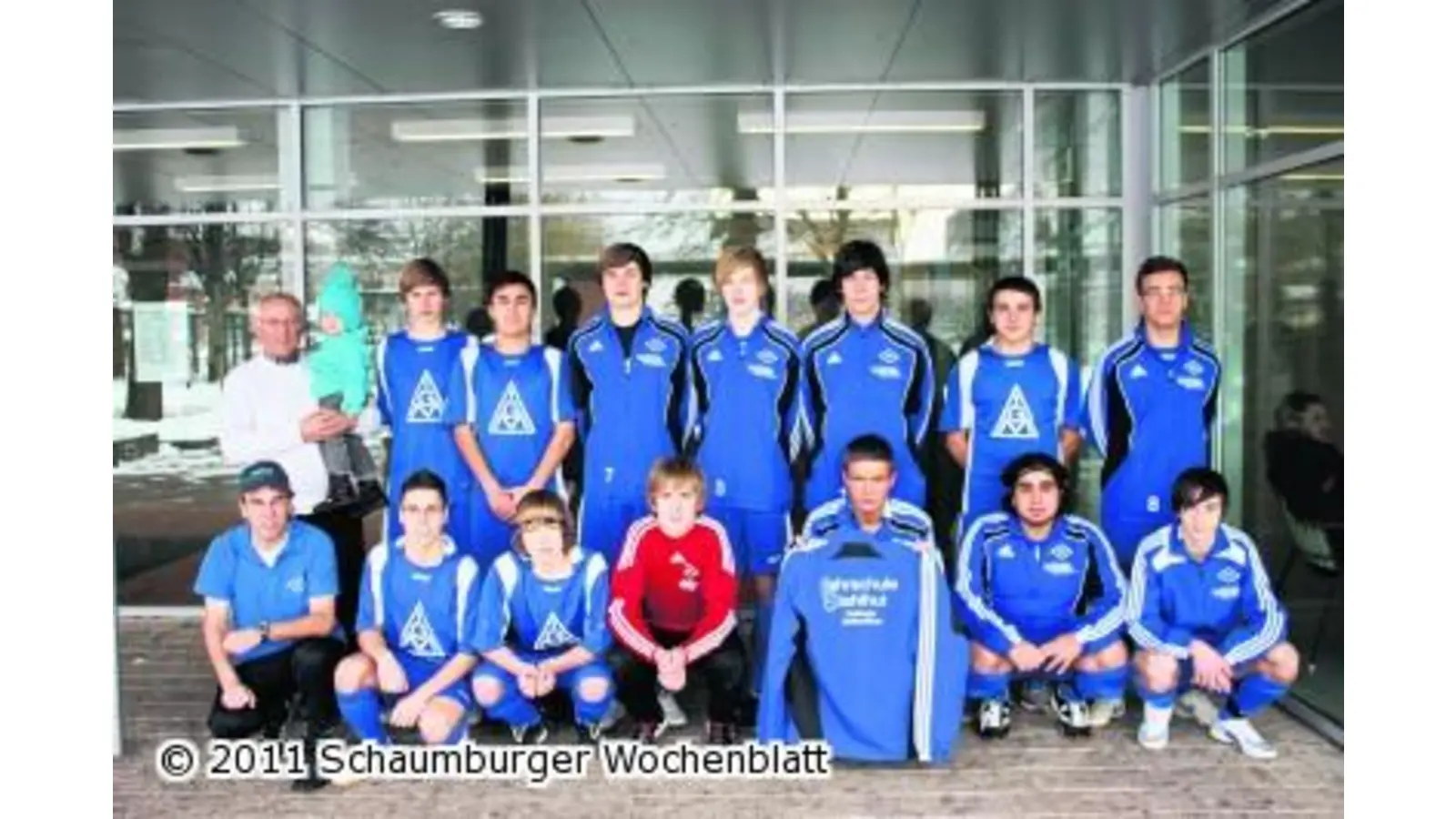 Fahrschule sponsert Jugend (Foto: em)