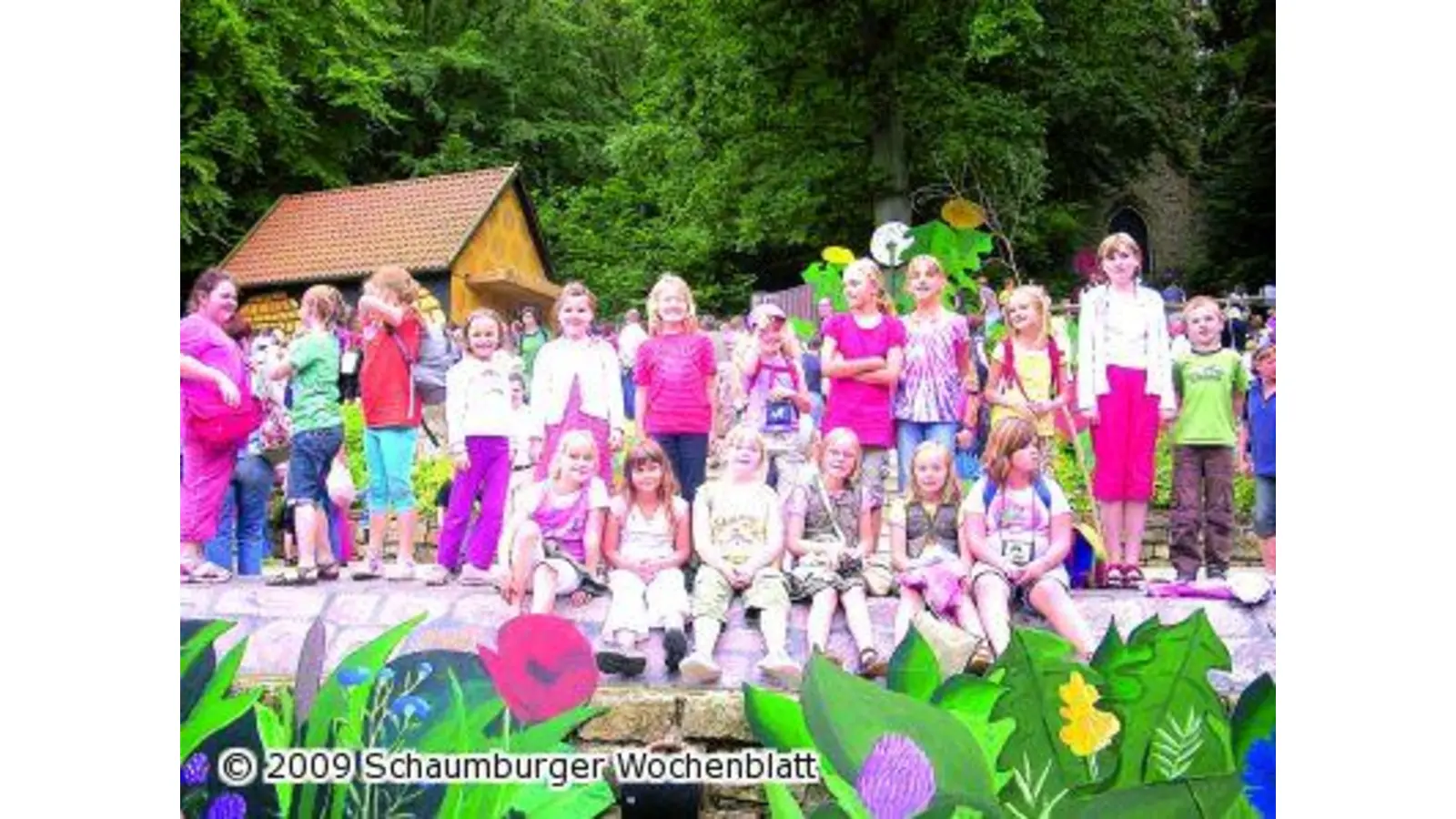 Kinder besuchen die Biene Maja (Foto: em)