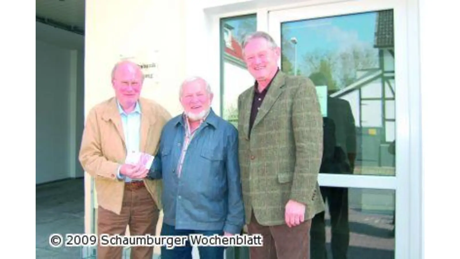 Zwei Geldspenden für die Bückeburger Tafel (Foto: red)
