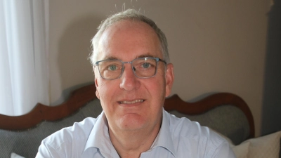 Bürgermeister Heiko Bothe lädt zum Adventsbasar erstmalig in die Steinhuder-Meer-Straße ein.  (Foto: gi)