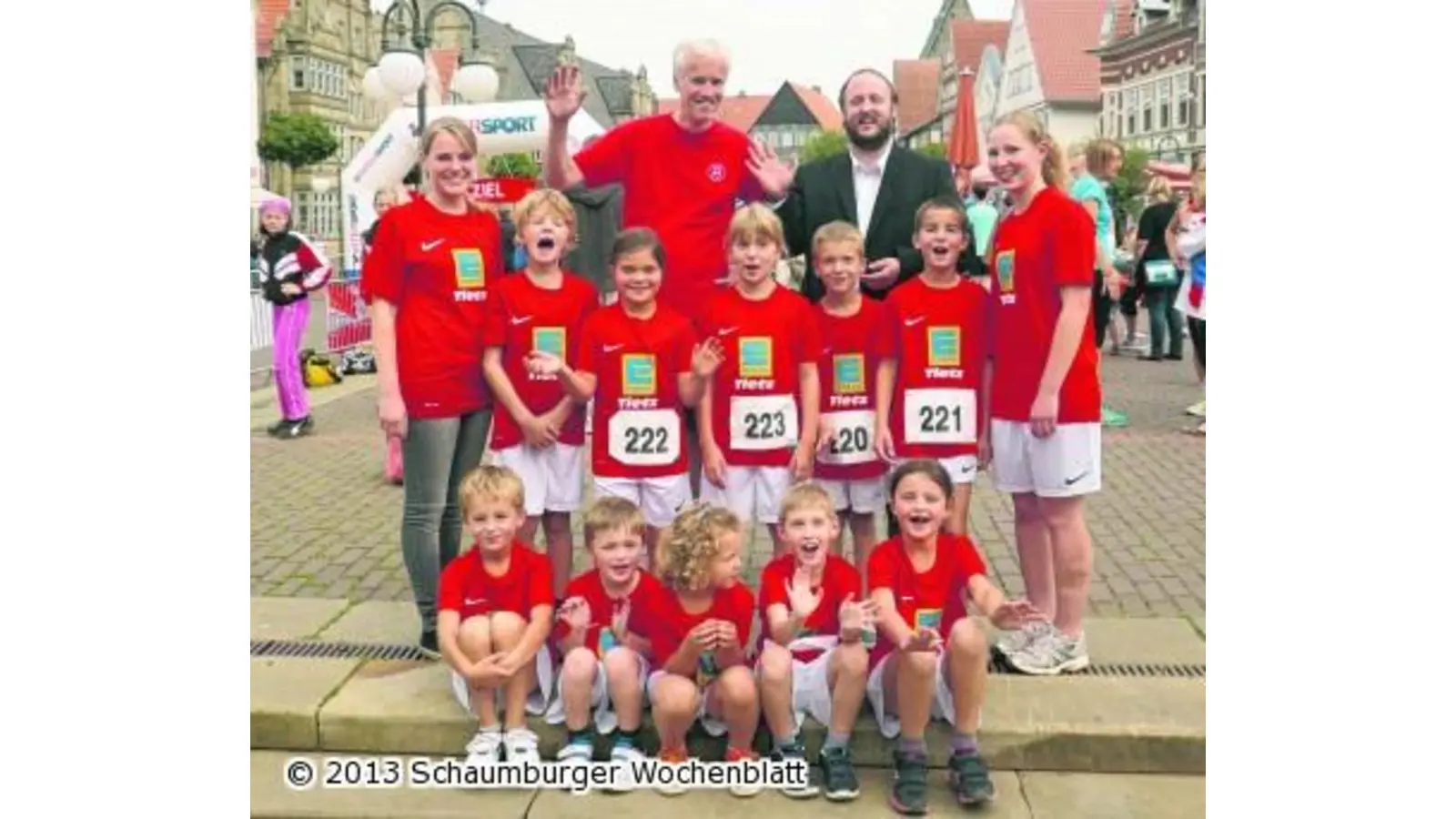 Tietz sponsert Trikots (Foto: em)