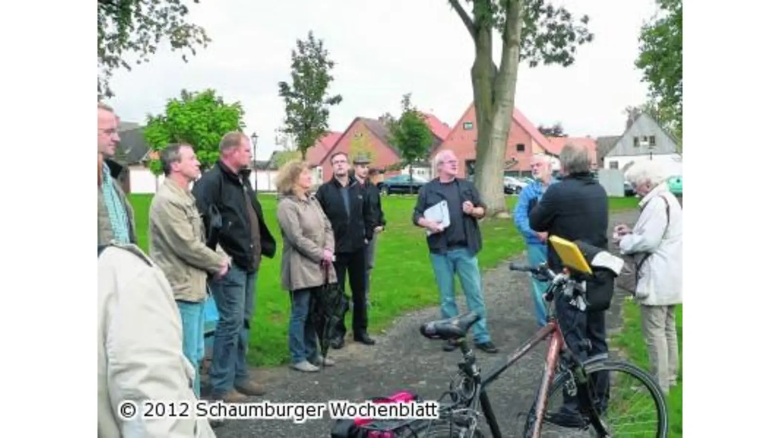 Trimmgeräte und neue Büsche (Foto: al)