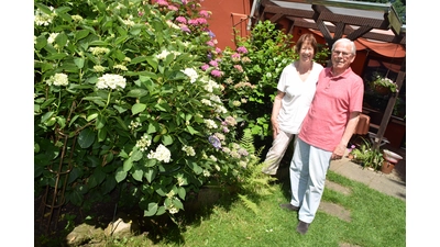Jürgen und Christa Lingner teilen sich die Gartengestaltung. (Foto: ab)