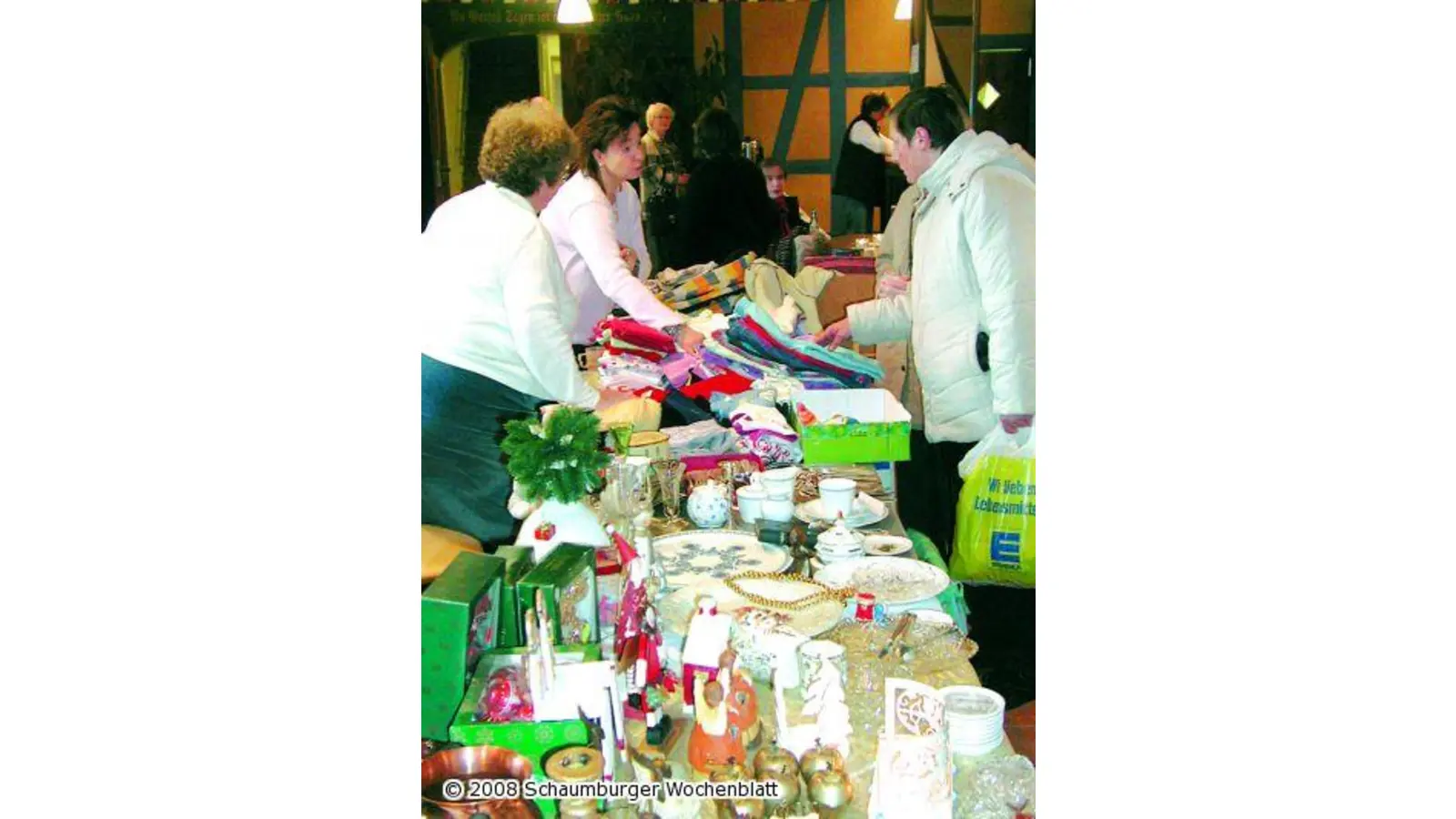 Reich bestückter Flohmarkt auf Hof Gümmer (Foto: red)