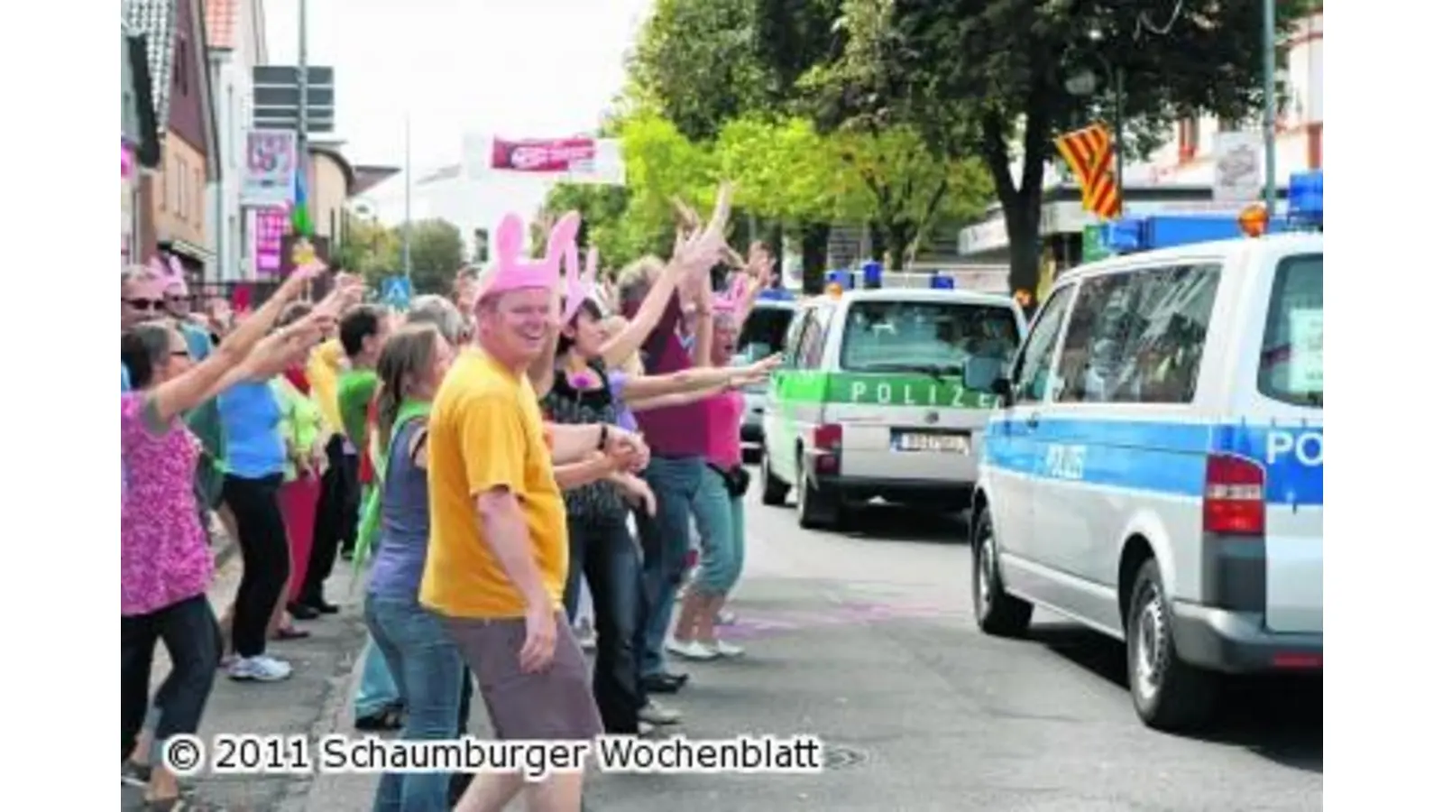 Die Gegendemonstranten geben gemeinsam den Ton an (Foto: bb)