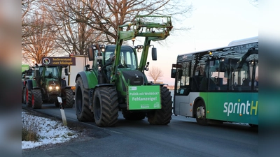 Traktoren auf Schleichfahrt: Landwirte protestieren. (Foto: gi)
