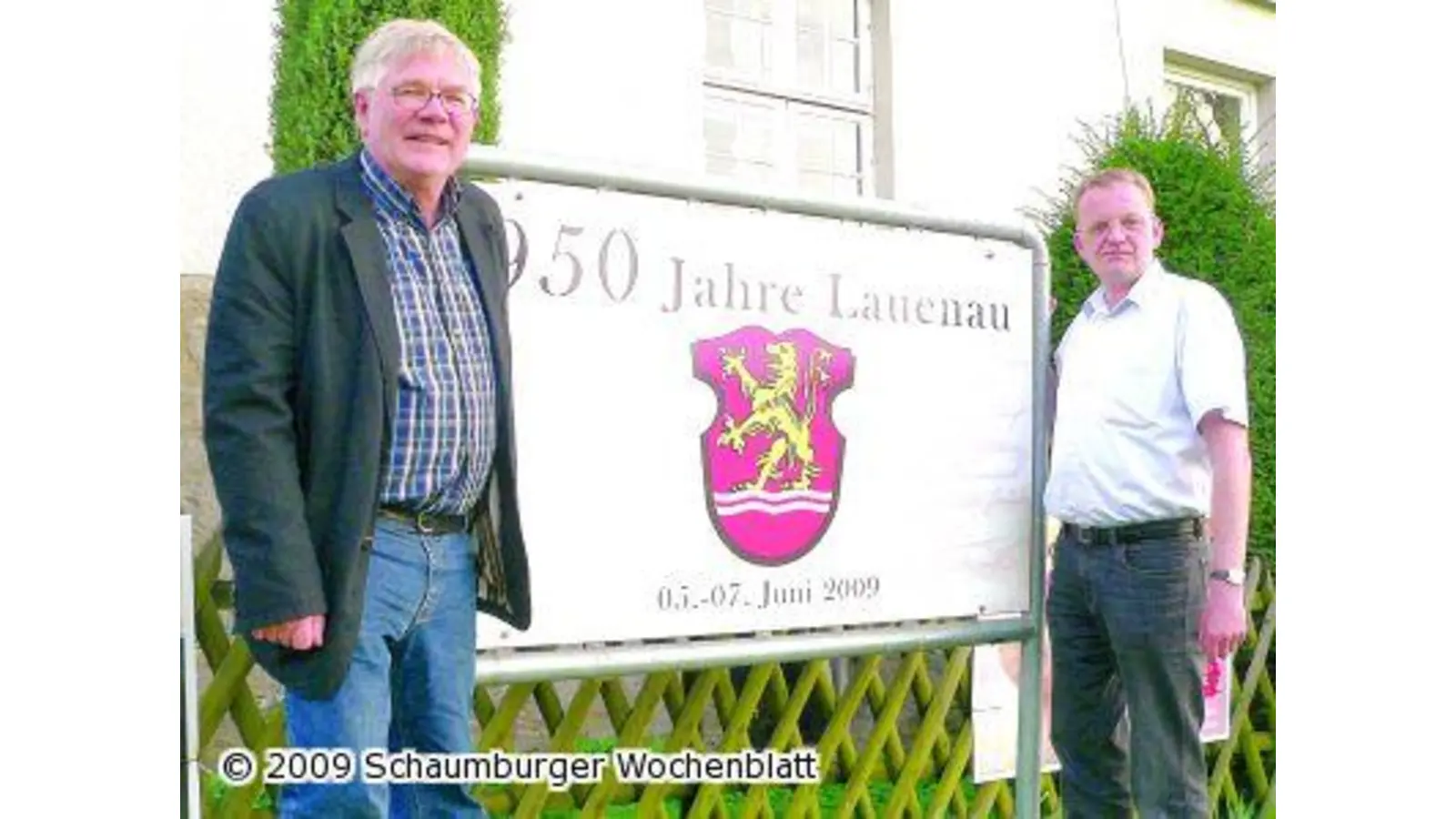 Tafeln werben für das Jubiläum (Foto: al)