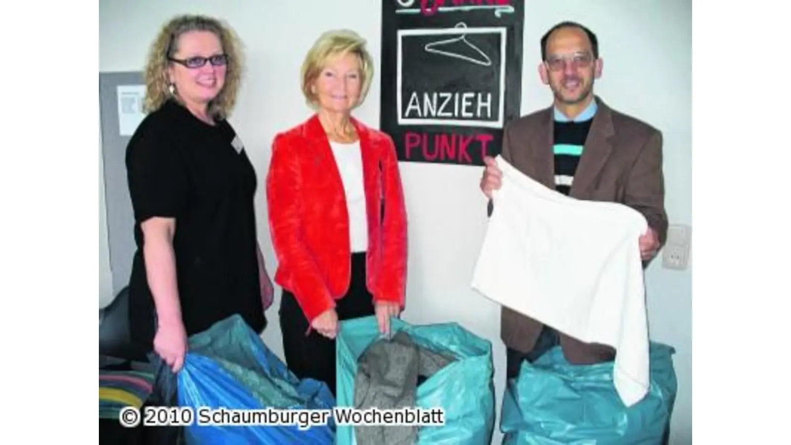 Mit großen blauen Wäschesäcken (Foto: hb)